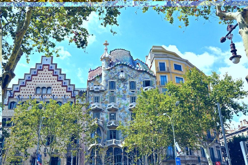 Barcelona Montserrat Girona A Besalú S Pobytem U Moře Let