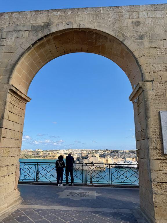 Barevná MALTA – ostrov rytířů, megalitů a azurového moře