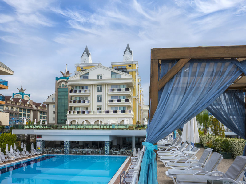 Dream World Resort & Spa