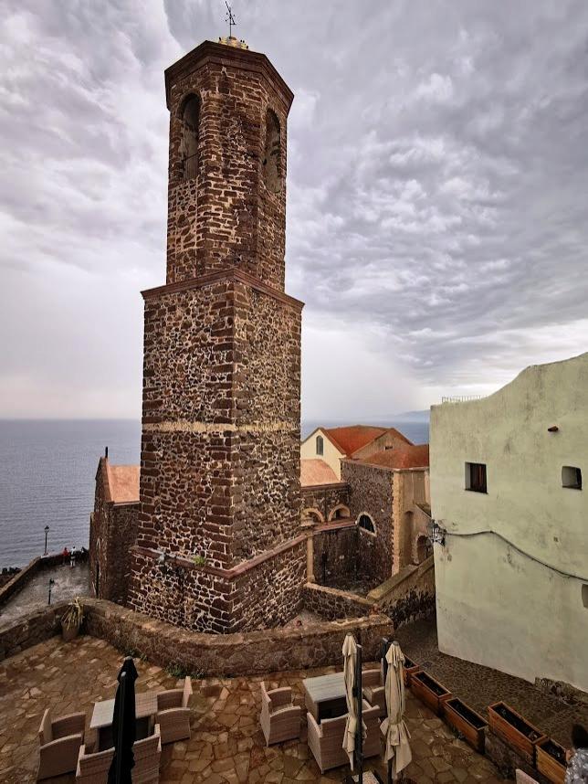 Přírodní krásy a památky Sardinie 