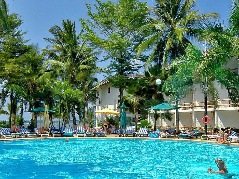 Travellers Beach Hotel & Club