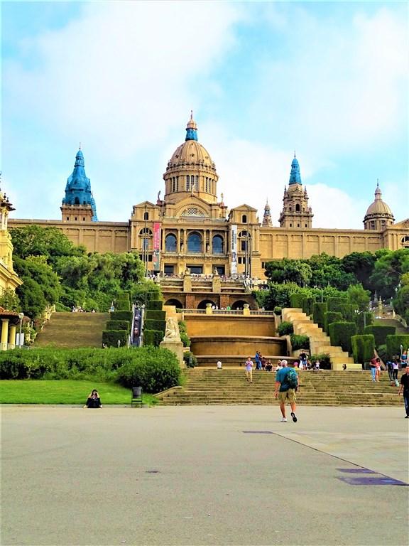 Po Stopách Slavných Architektů A Malířů Katalánska Let