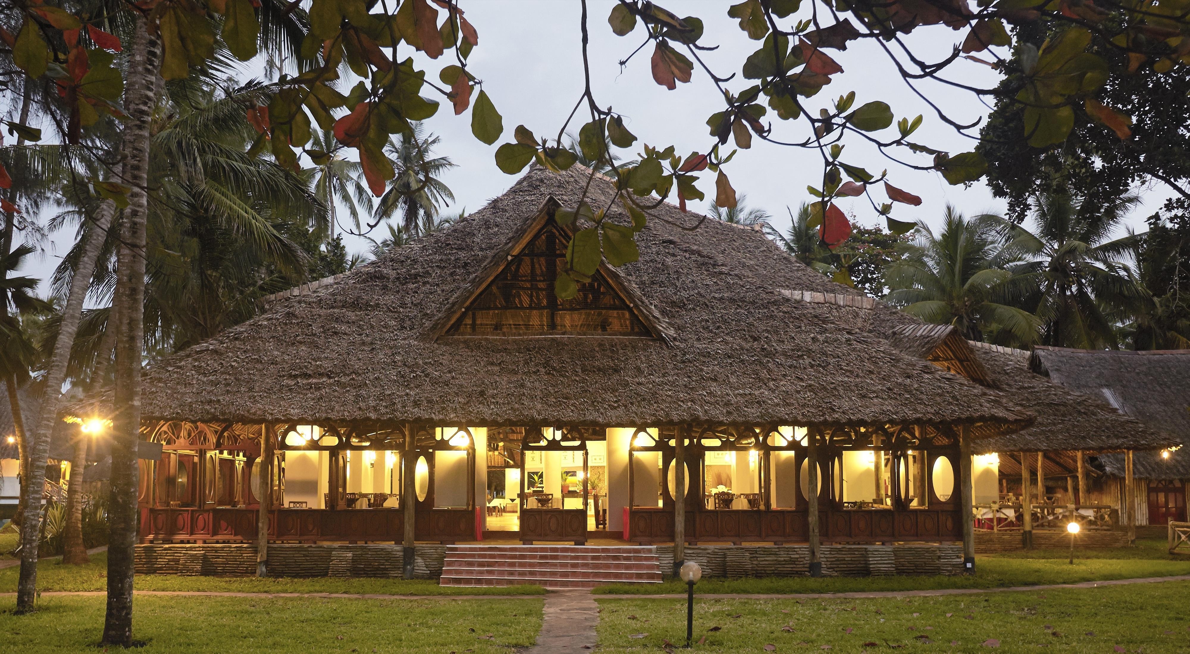 2 dny Safari Tsavo East + pobyt u moře v Neptune Village