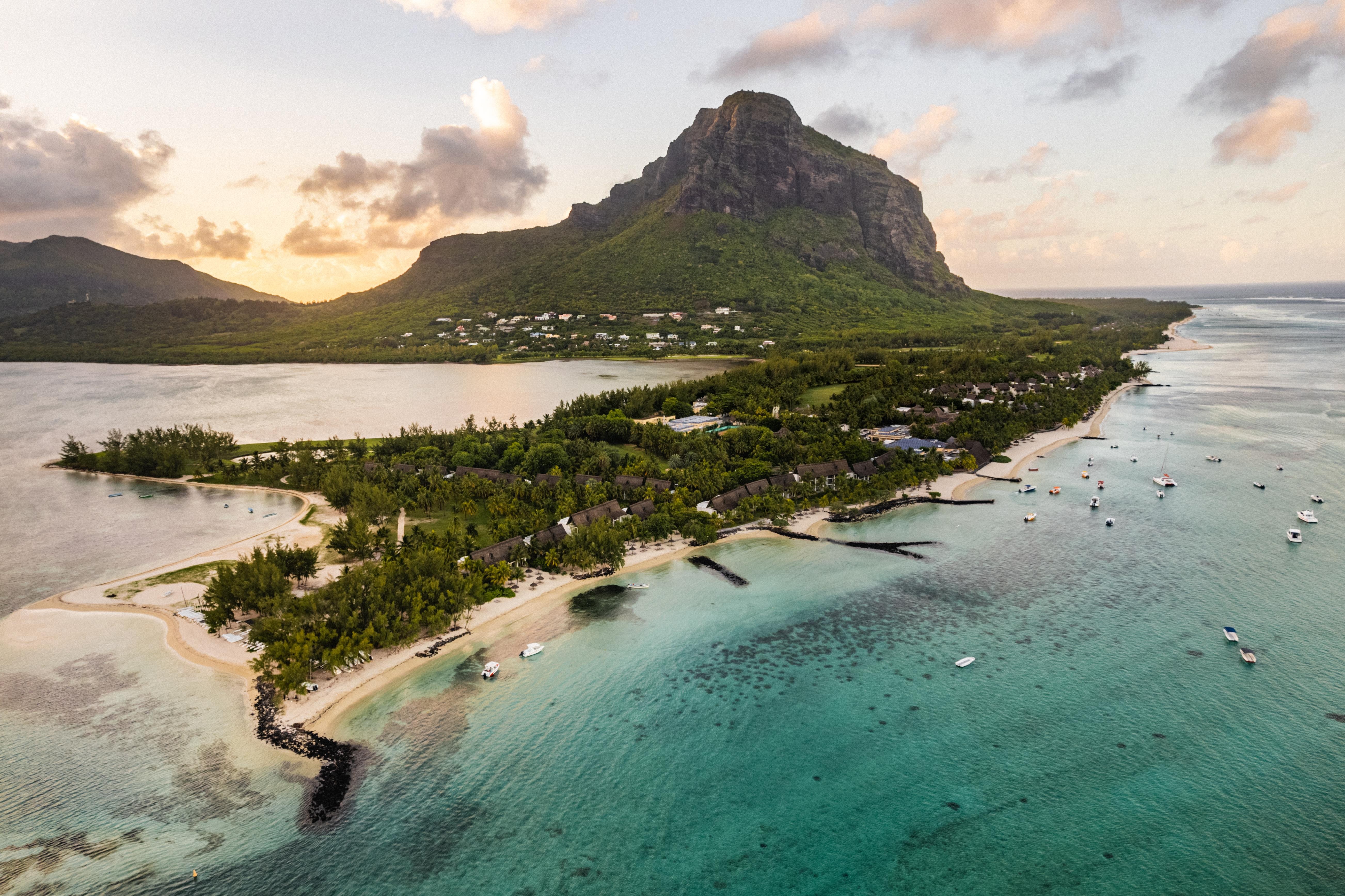 Paradis Beachcomber Golf Resort & Spa