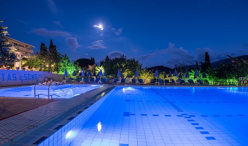 Koukounaria Hotel & Suites