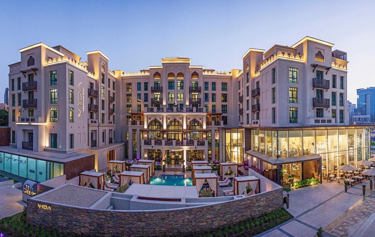 Boulevard, Autograph Collection