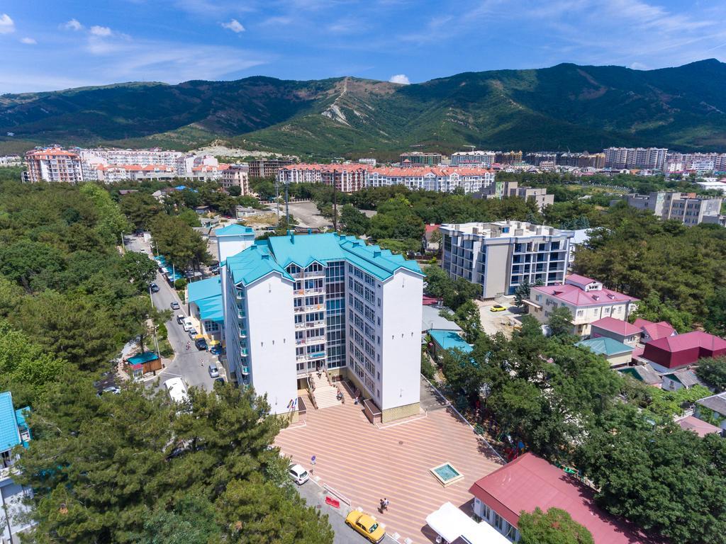 Hotel Kristal 3*, Miláno - letecky