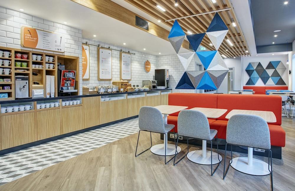 Hotel Holiday Inn Express 3*, Dublin - letecky