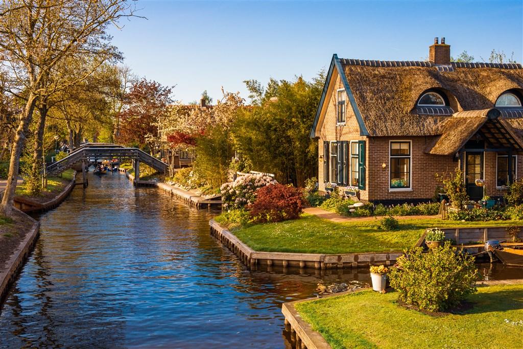 Amsterdam, pohádkový Giethoorn a rozkvetlý Keukenhof