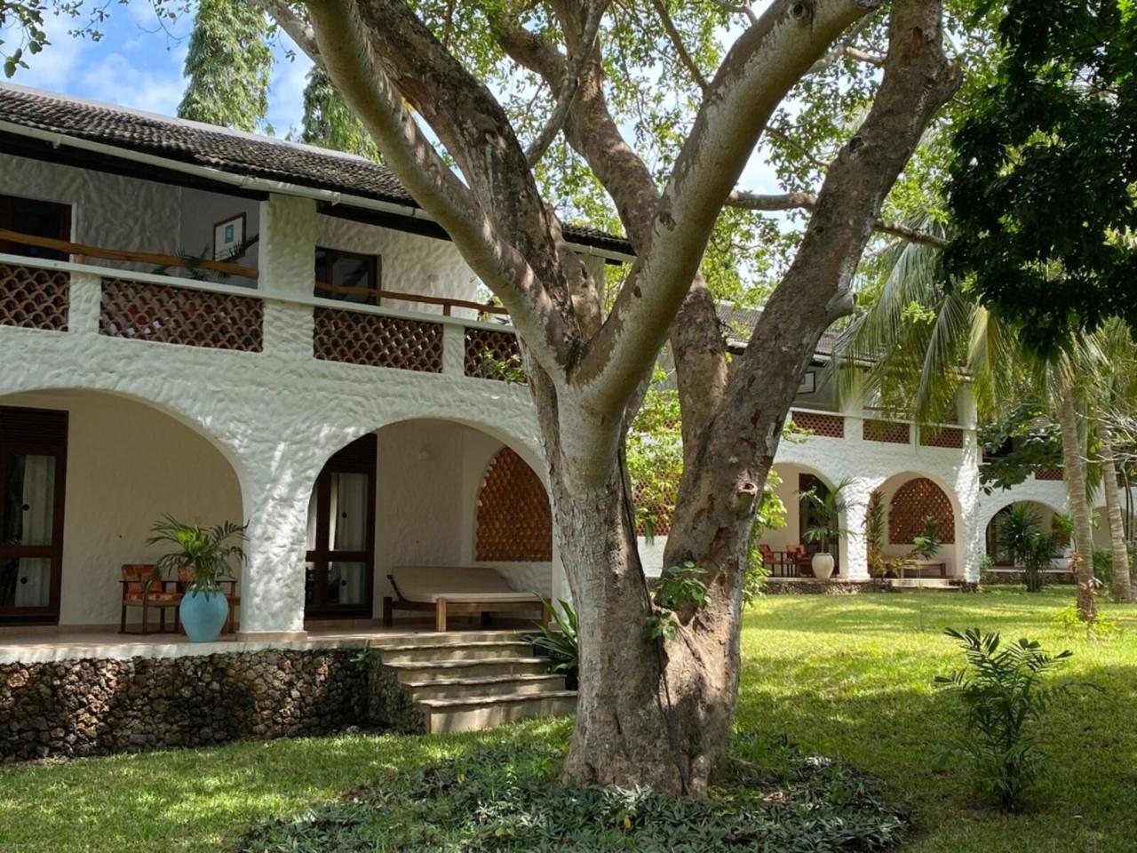 Pinewood Beach Resort & Spa