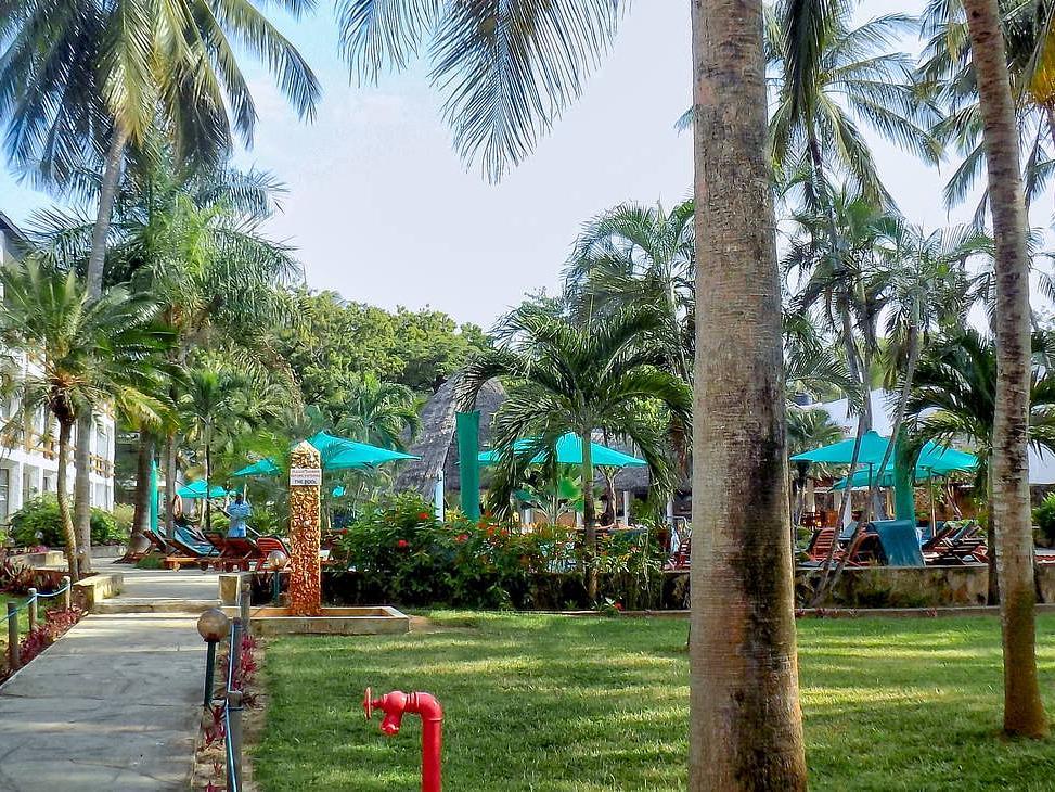 Travellers Beach Hotel & Club