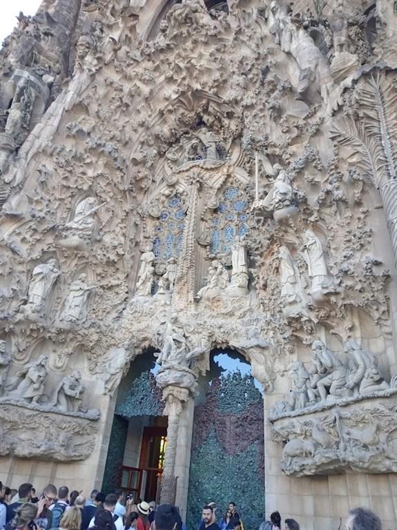 Barcelona Sagrada Família, Park Güell, Montserrat, Sklepy Codorniu Či Freixenet, Girona