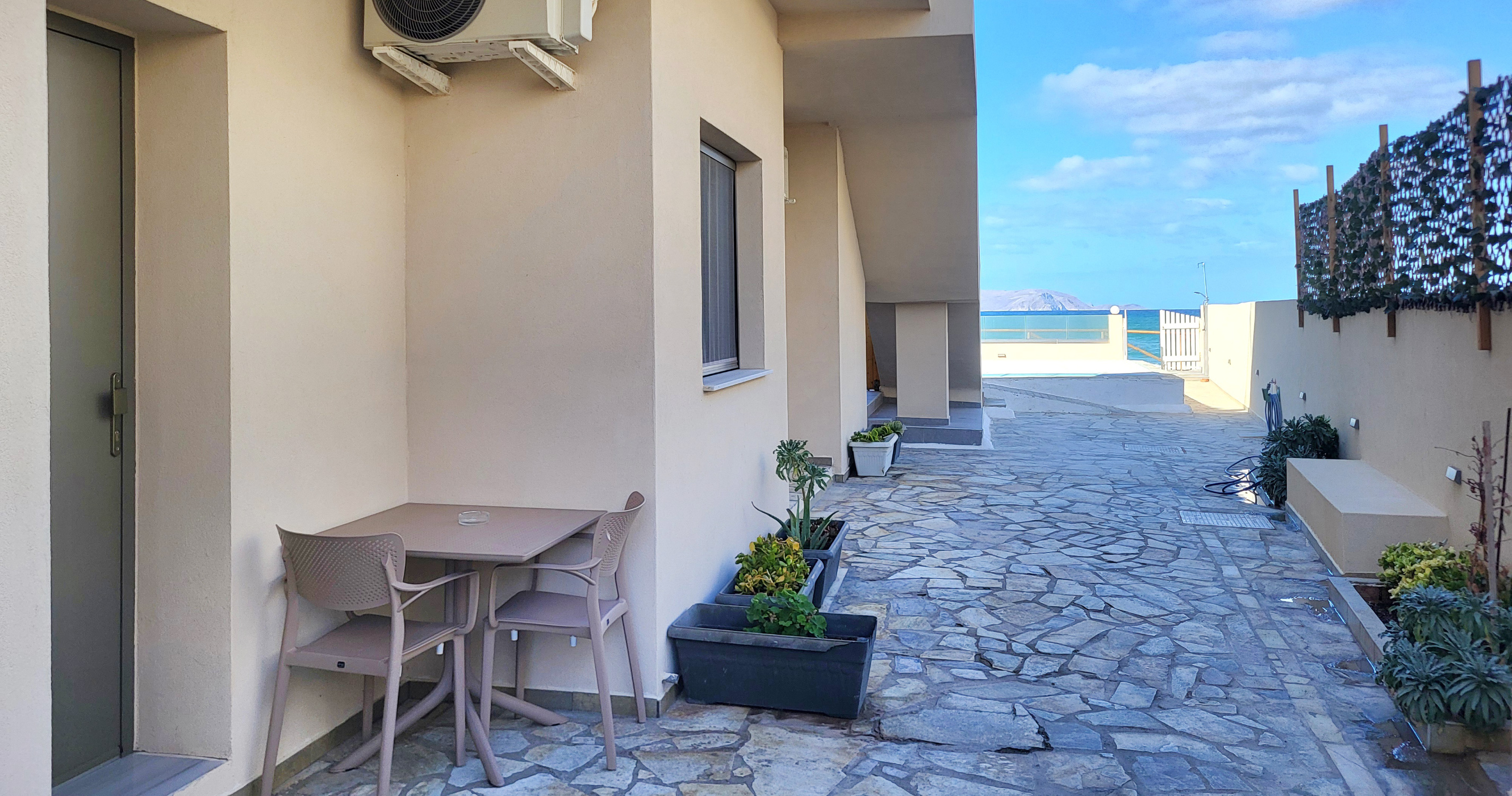 Hotel Almare Beach