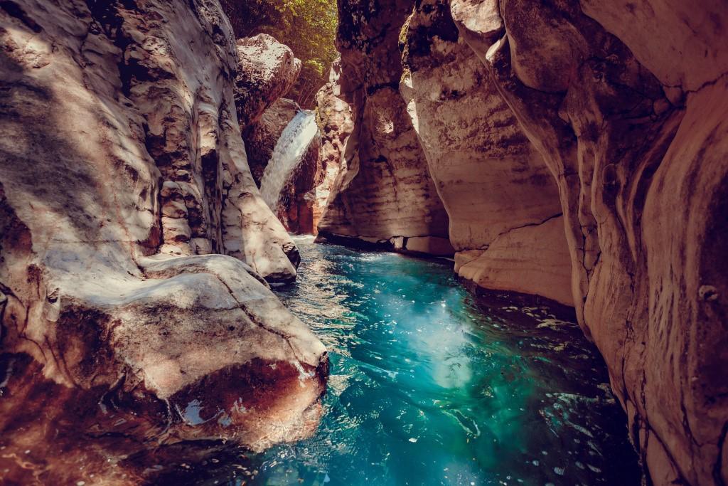 Poznávací zájezd Gruzie -  Přes Kavkaz k Černému moři, odlet z Prahy