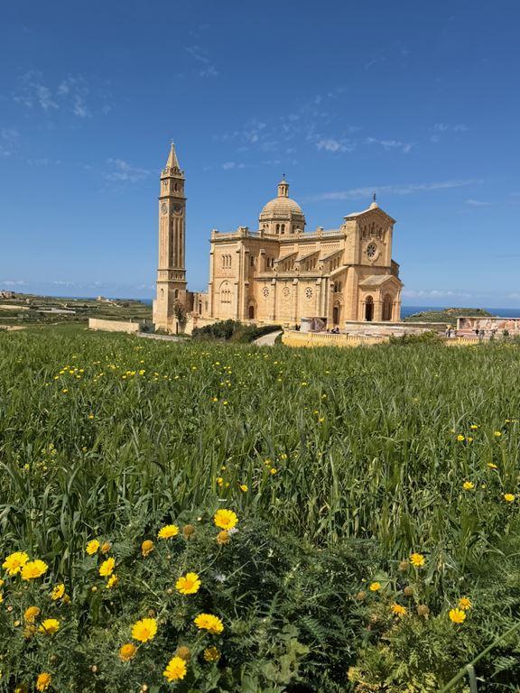 Barevná MALTA – ostrov rytířů, megalitů a azurového moře