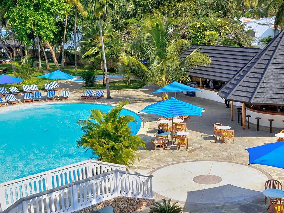 Travellers Beach Hotel & Club