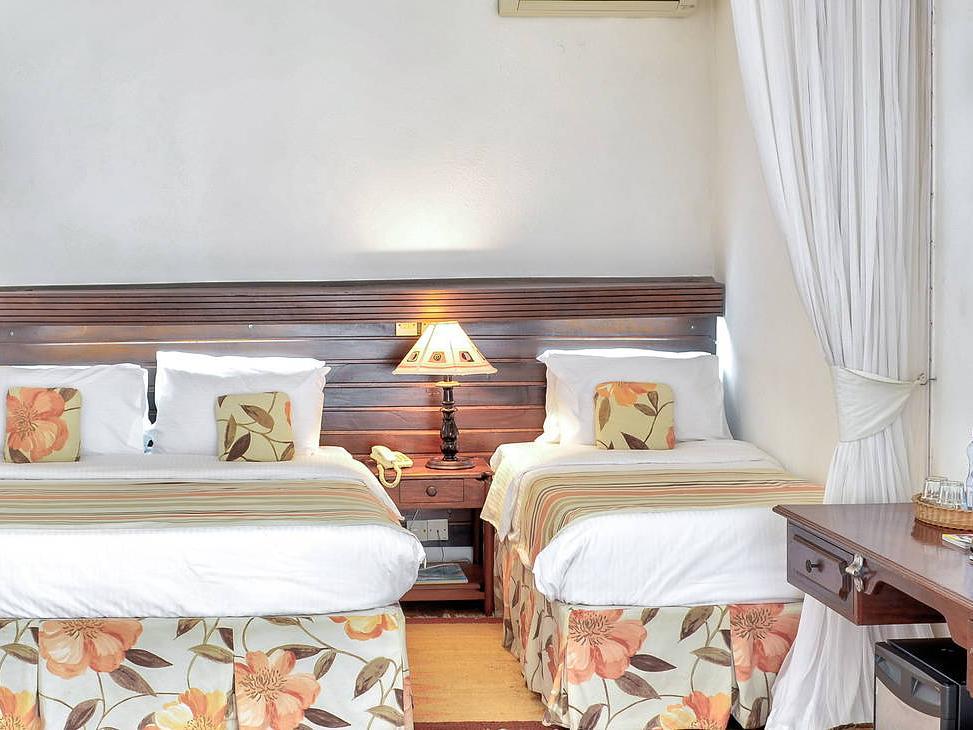 Travellers Beach Hotel & Club