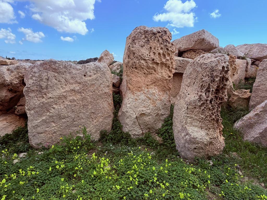 Barevná MALTA – ostrov rytířů, megalitů a azurového moře