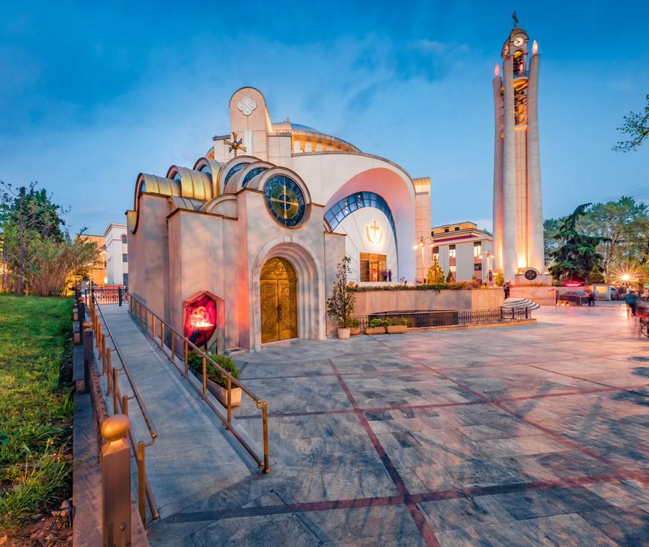 Pěšky jižní Albánií, odlet z Prahy