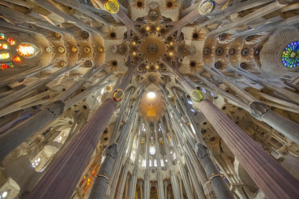 Barcelona Sagrada Família, Park Güell, Montserrat, Sklepy Codorniu Či Freixenet, Girona