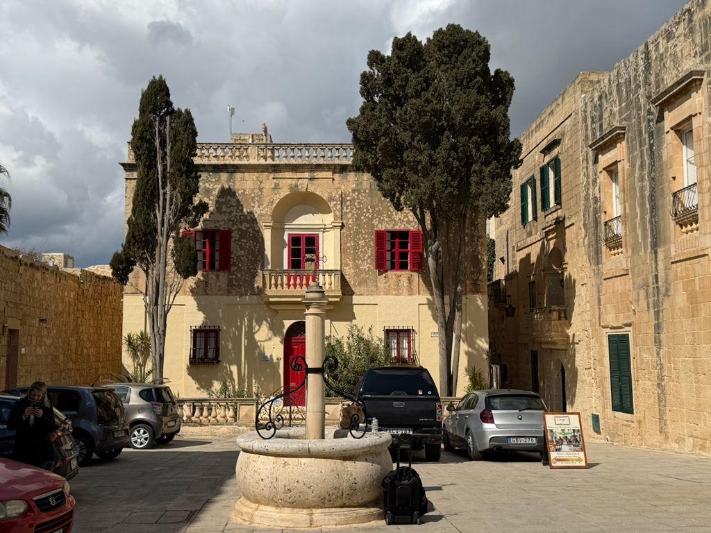 Barevná MALTA – ostrov rytířů, megalitů a azurového moře