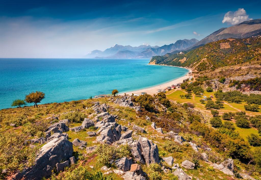 Pěšky neokoukaným jihem Albánie: Divoká krása na dosah, odlet z Prahy