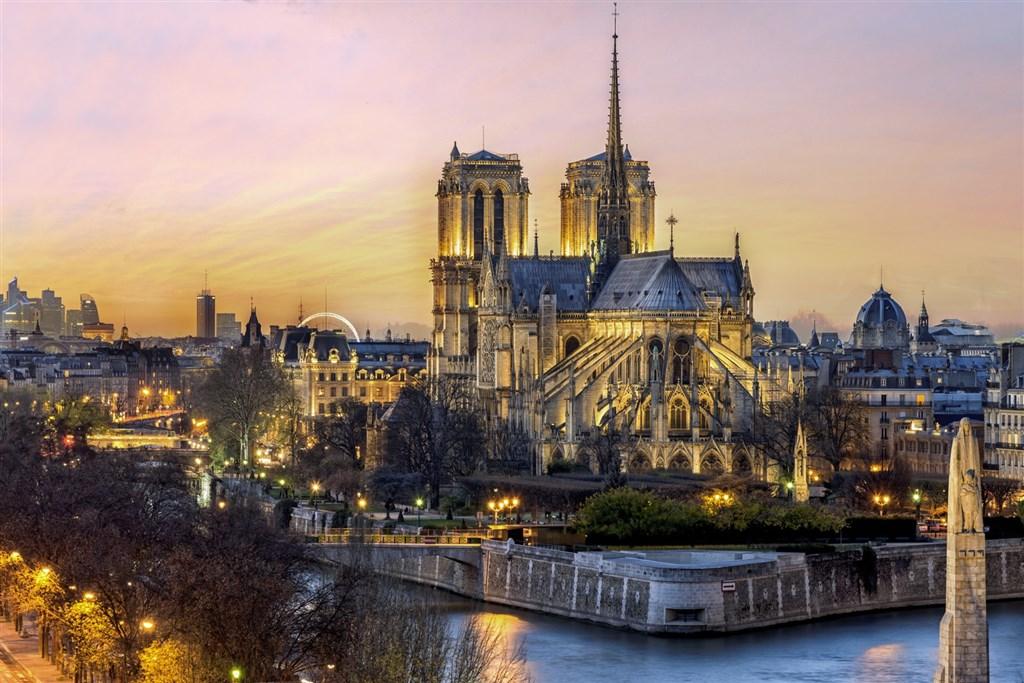 Adventní Paříž A Kabaret V Moulin Rouge – Letecky