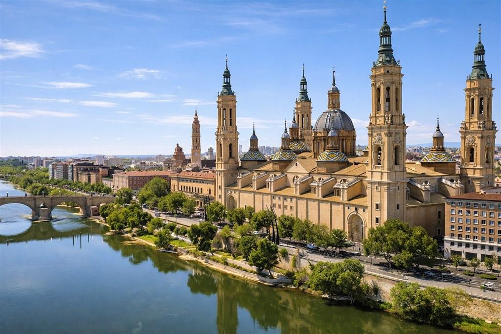 Města Pod Pyrenejemi – Letecky