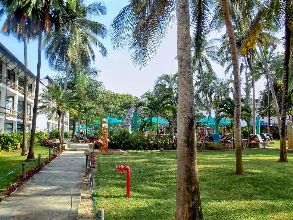 Travellers Beach Hotel & Club