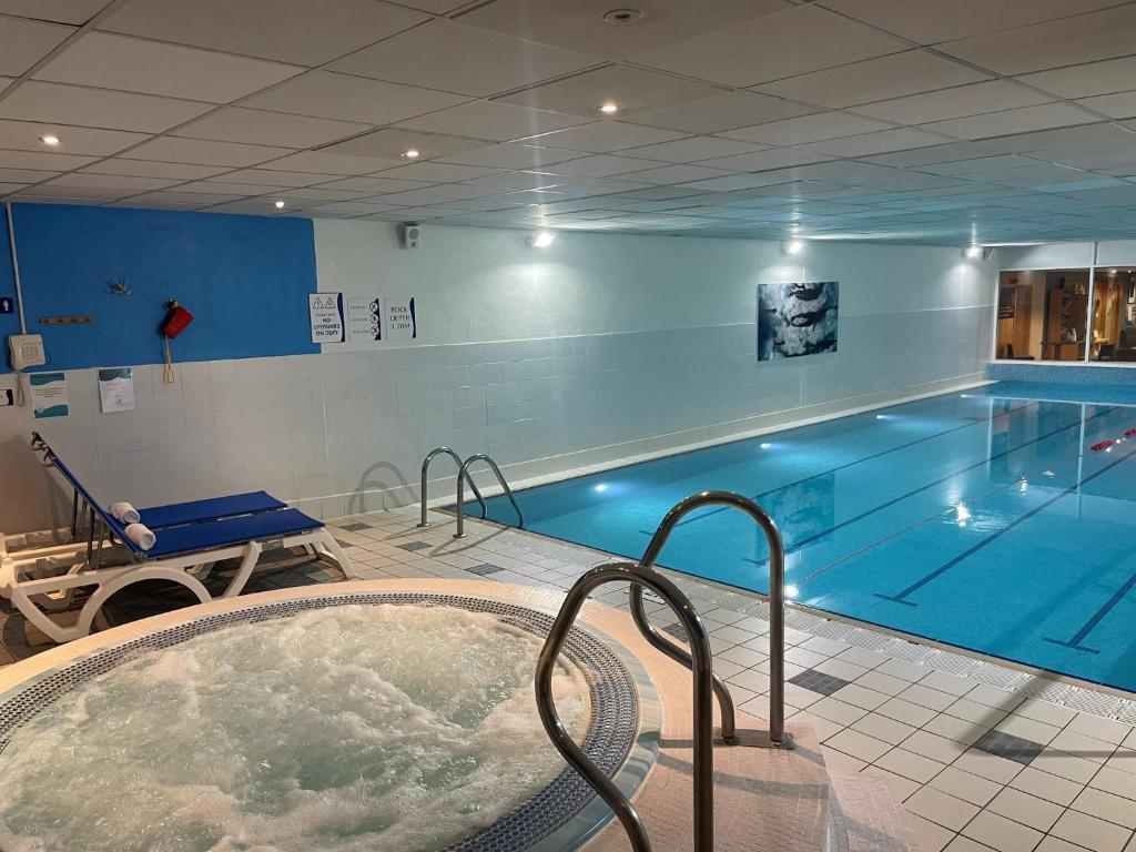 Hotel Holiday Inn 4*, Edinburgh - letecky