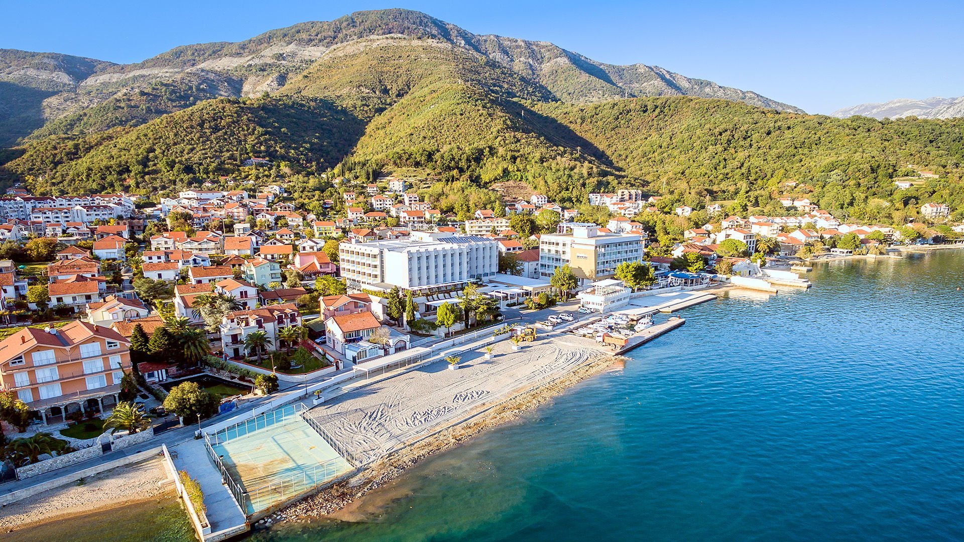 Carine Hotel Delfin