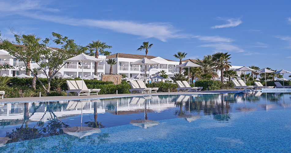 Tip na dovolenou: Hotel Sandy Beach Resort