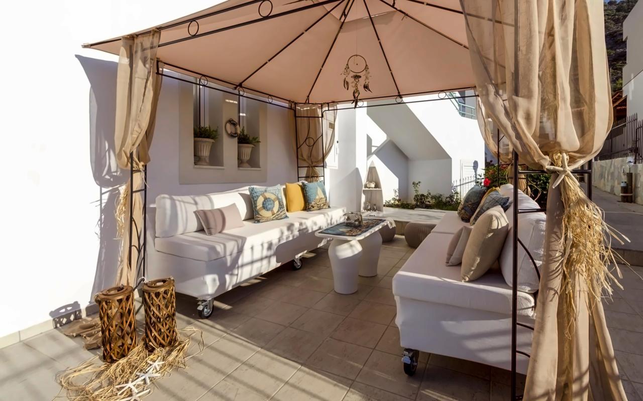 Aglaia Studios & Apartments